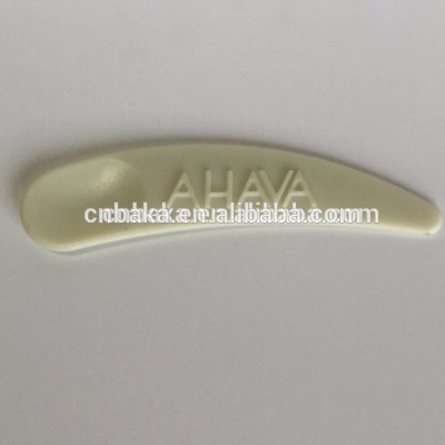 6cm customer designed embossed logo cosmetic cream moon falcate shape plastic Mask spatula