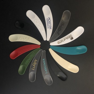 6cm color spatula with embossed logo cosmetic cream moon falcate shape plastic Mask spatula